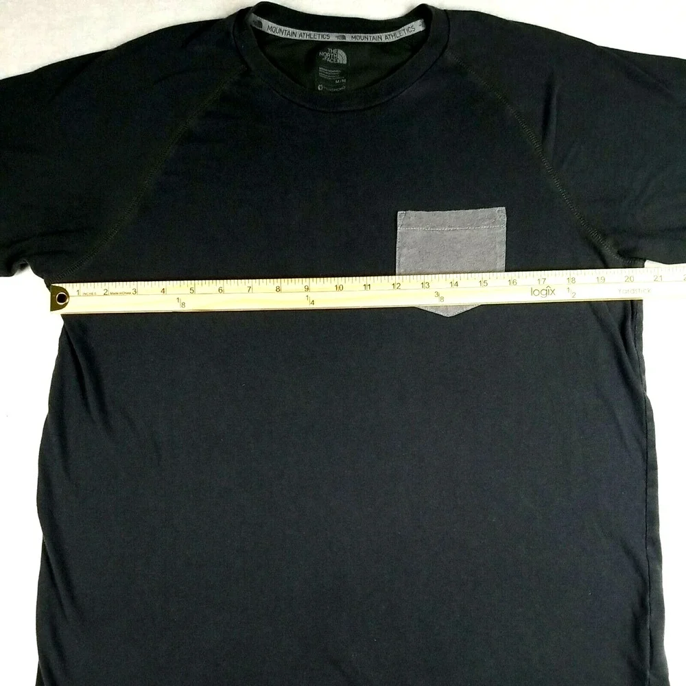 The North Face‎ Mountain Athletics Flash Dry Mens Gray Pocket T Shirt Size M